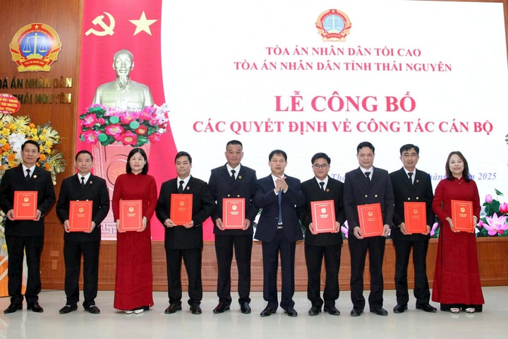 TAND Thái Nguyên trao quyết định bổ nhiệm lãnh đạo