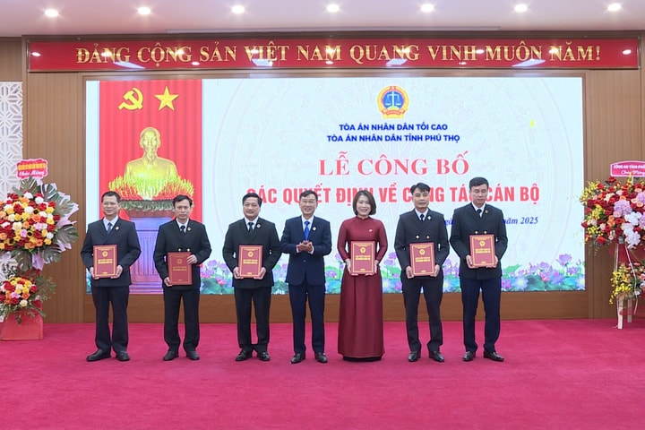 TAND tỉnh Phú Thọ công bố các quyết định về công tác cán bộ