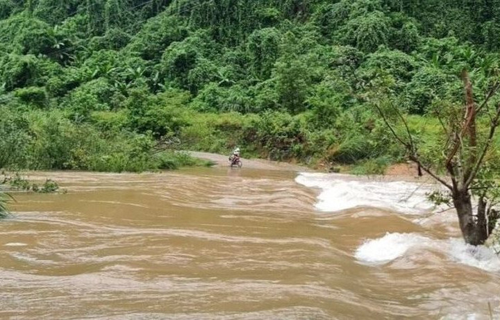 Thời tiết hôm nay 1/7: Mưa lớn ở miền Bắc, cảnh báo lũ trên một số sông
