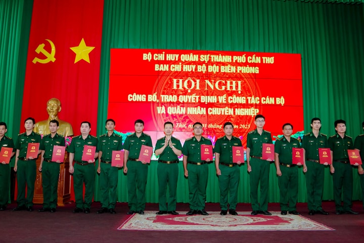 Ban Chỉ huy BĐBP TP Cần Thơ trao quyết định điều động, bổ nhiệm