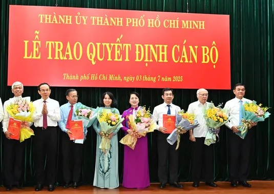 Một số lãnh đạo Thành ủy TP HCM xin nghỉ hưu trước tuổi