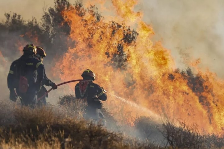 Cháy rừng ở Hy Lạp buộc hàng ngàn người phải sơ tán