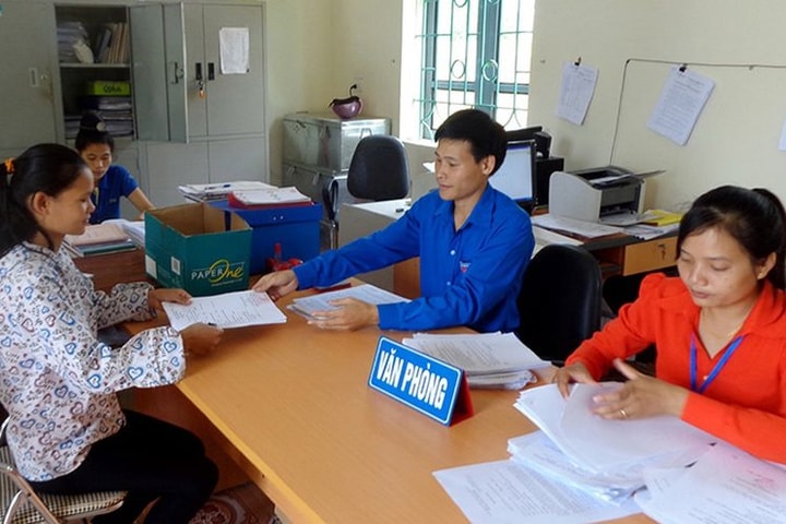 3 phòng chuyên môn thuộc UBND xã có được khắc con dấu không?