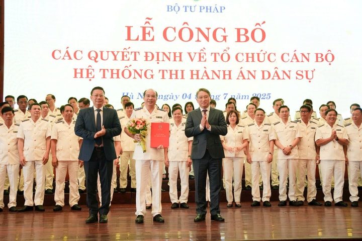 Công bố các quyết định bổ nhiệm nhân sự hệ thống Thi hành án dân sự