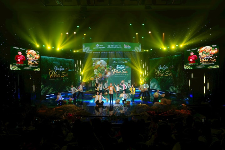 Nhóm sinh viên làm chương trình nghệ thuật, mời hàng chục nghệ sĩ tham gia