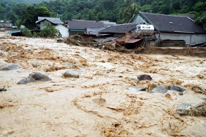 Bão số 2 giật cấp 11 trên Biển Đông, cảnh báo lũ quét và sạt lở đất tại Tuyên Quang
