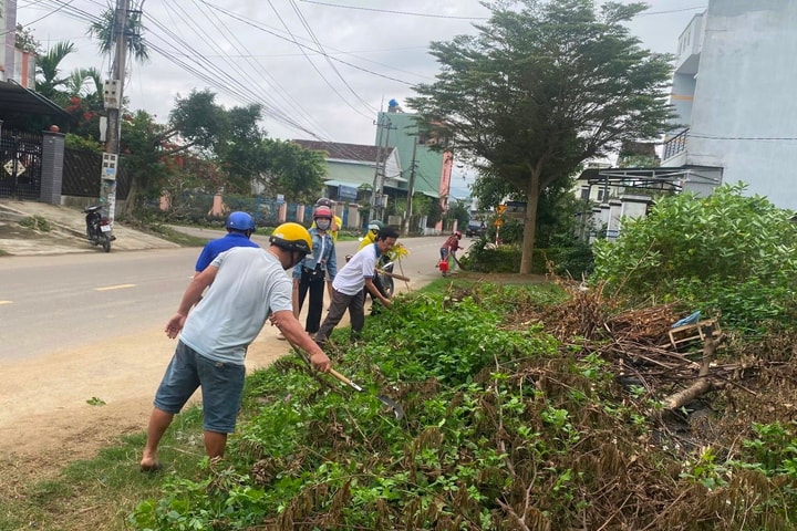 Người dân Tuy Phước tự giác ra quân dọn vệ sinh mỗi sáng thứ Bảy