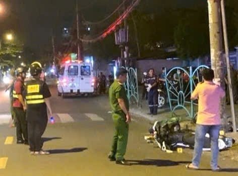 Tài xế công nghệ nghi tông cột điện tử vong lúc rạng sáng