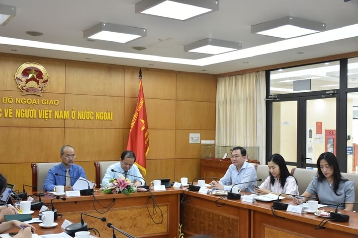 Phổ biến, giải đáp pháp luật cho người Việt Nam tại Hàn Quốc