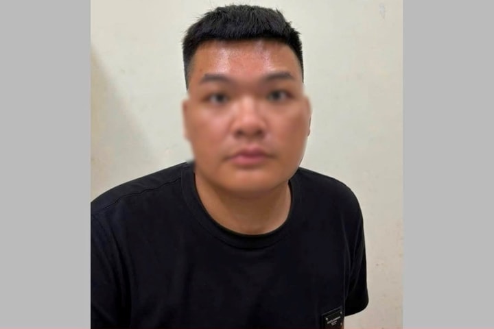 Đánh bạc online thua, nam thanh niên liều lĩnh cầm dao cướp tiệm vàng giữa phố Hà Nội