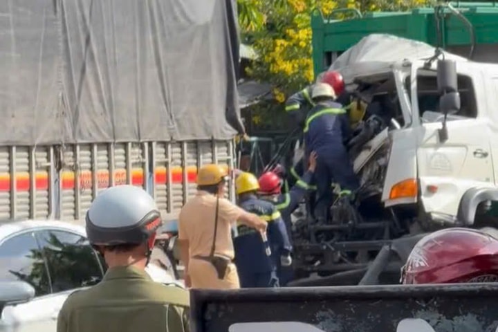 Xe rác tông xe tải, 1 phụ xe tử vong tại chỗ