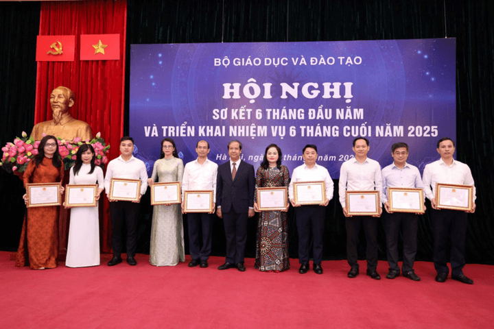 Ngành Giáo dục 2025: Vượt qua kỳ thi kép, đón “luồng gió mới” từ Luật Nhà giáo