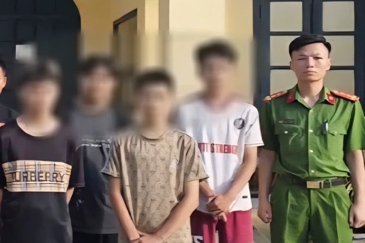 Bắt 10 đối tượng cầm dao chém nhau gây náo loạn đường phố