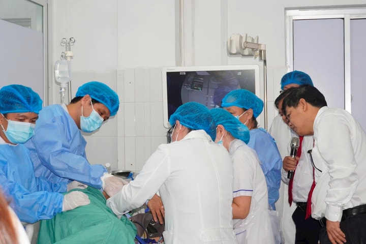 Triển khai hệ thống nội soi siêu âm đầu tiên tại ĐBSCL