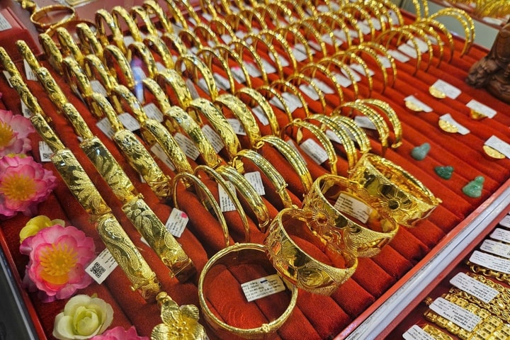 Giá vàng hôm nay 10/7: Điều chỉnh trái chiều