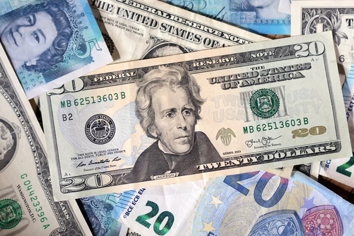 Tỷ giá USD ngày 10/7: USD thị trường tự do trong nước đảo chiều