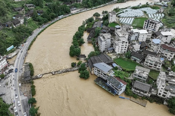 Hơn 10.000 người sơ tán vì mưa lớn do bão Danas ở Tây Nam Trung Quốc