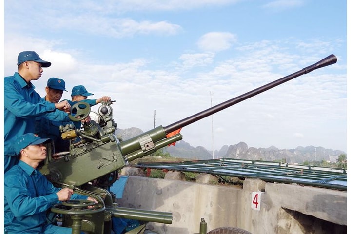 Người được huy động tham gia diễn tập phòng không nhân dân được hưởng chế độ gì?