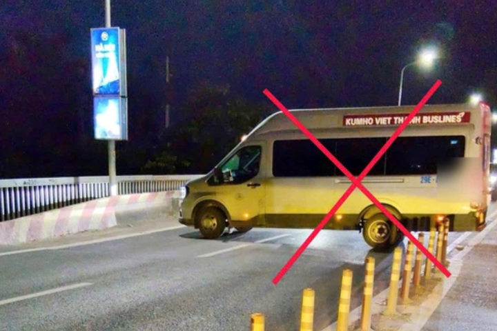 Tài xế xe khách quay đầu trên cầu Thăng Long bị xử phạt