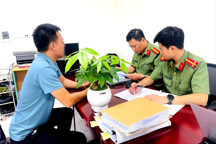 Đưa người sang Hàn Quốc trái phép bằng hình thức “tráng hộ chiếu”