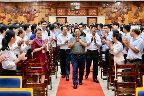 Thủ tướng tiếp xúc cử tri tại TP Cần Thơ