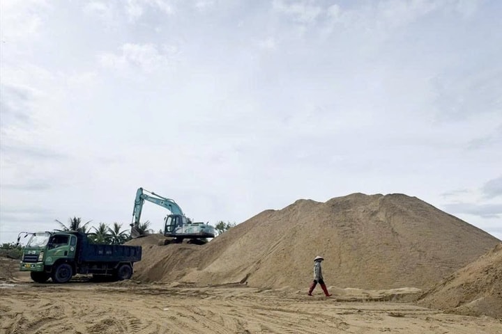 Phát hiện, tạm giữ gần 1.400m³ cát có dấu hiệu vi phạm ở Quảng Trị