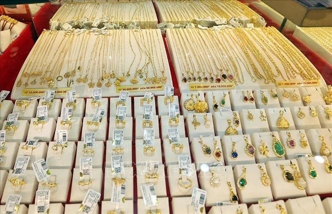 Giá vàng hôm nay 14/7: Neo đỉnh 1 tháng