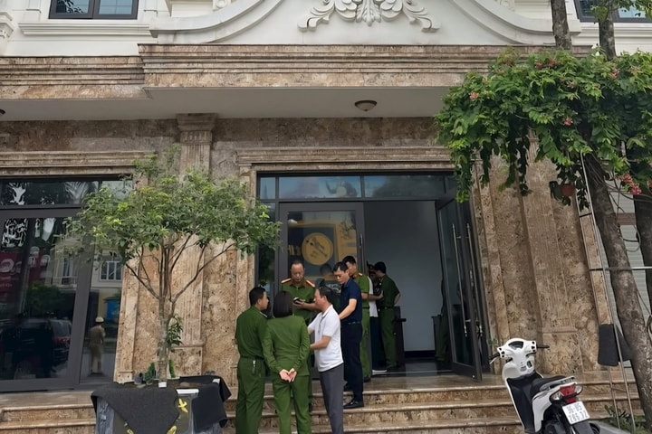 Khám xét khẩn cấp nơi ở của đối tượng Ý "ẻng"