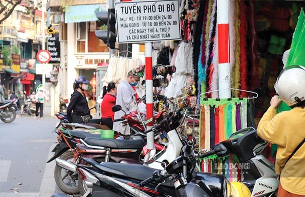 Hành vi chiếm dụng vỉa hè là biểu hiện v ăn hóa công cộng và ý thức pháp luật kém
