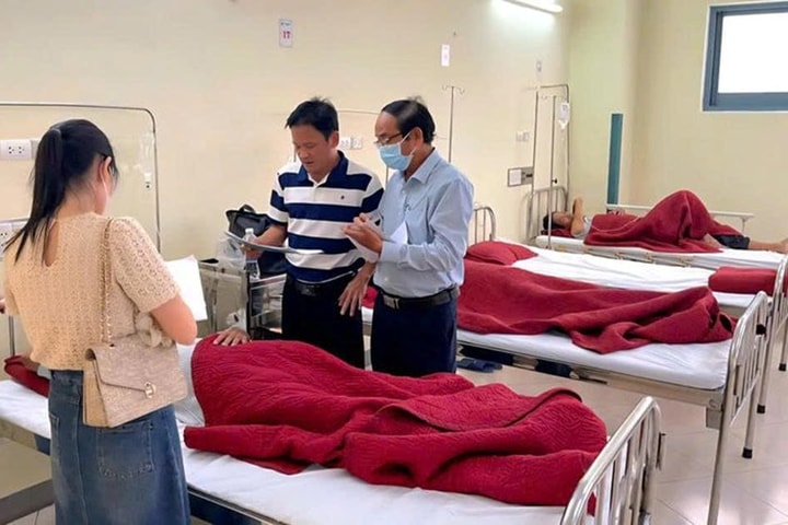 Ngộ độc sau bữa giỗ ở Huế, 21 người nhập viện