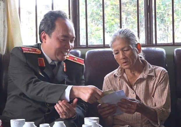 Tri ân các gia đình chính sách nhân dịp kỷ niệm 78 năm Ngày Thương binh - Liệt sĩ