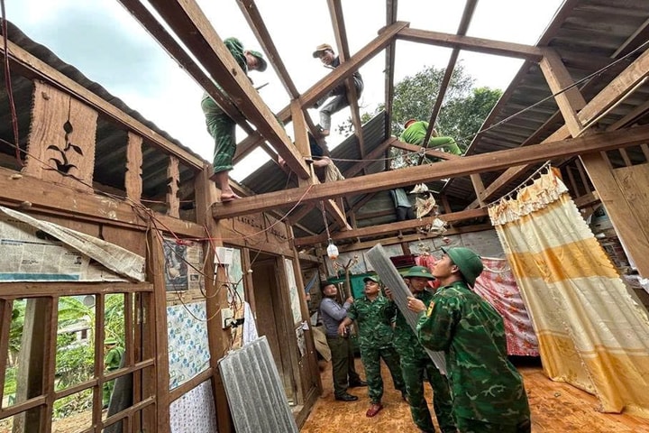 Đồn Biên phòng Cửa khẩu quốc tế La Lay khẩn trương hỗ trợ khắc phục hậu quả bão số 3