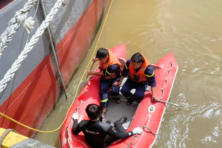 Phát hiện thi thể nam giới dưới khu neo đậu tàu thuyền