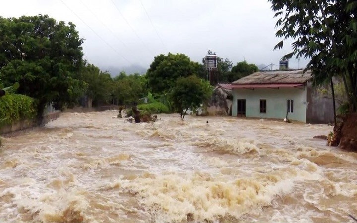 Tập trung ứng phó khẩn cấp với mưa lũ trên lưu vực sông Cả