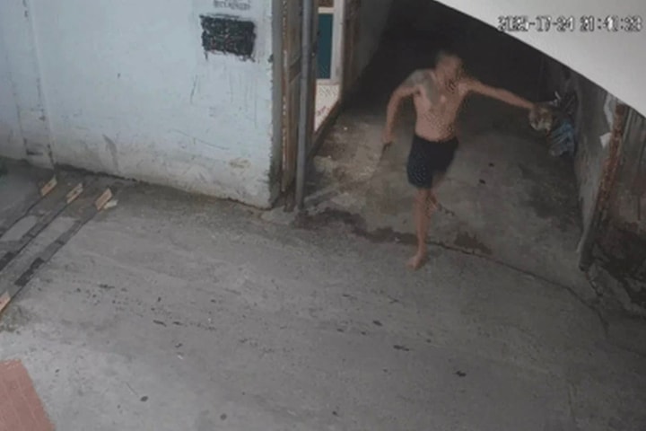 Người đàn ông nổ súng khi Công an kiểm tra hành chính tại dãy trọ