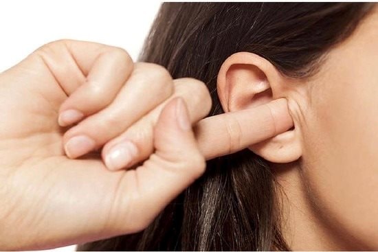 Gặp sự cố khi ngoáy tai, người phụ nữ vỡ xương thái dương