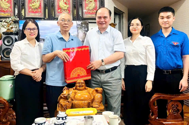 TAND tỉnh Tuyên Quang dâng hương tại Điểm cao 468 và tri ân các gia đình chính sách