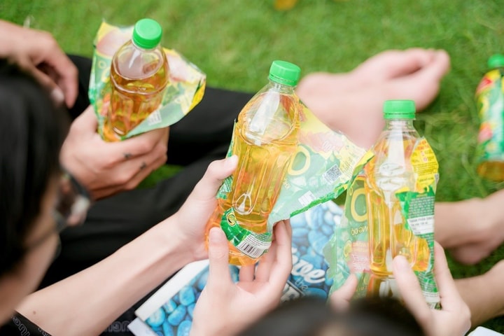 Uống Trà Xanh Không Độ để giải nhiệt, một công nhân trúng 100 triệu đồng