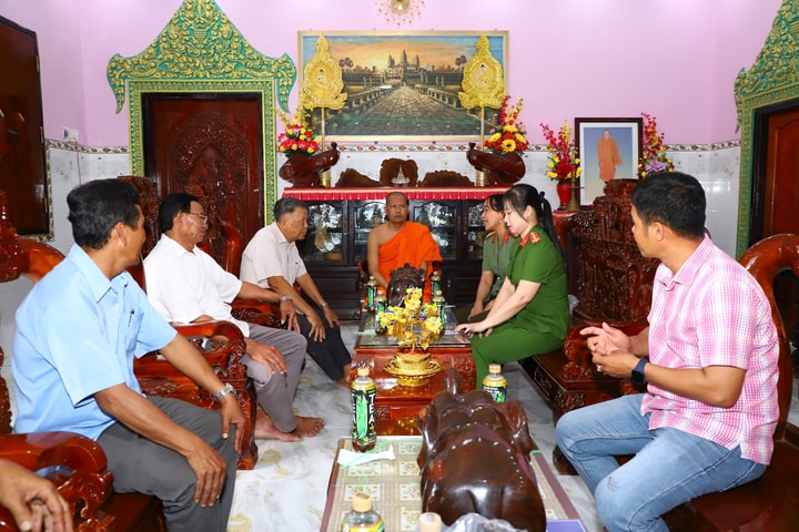 Phát huy vai trò người có uy tín trong giữ gìn an ninh trật tự