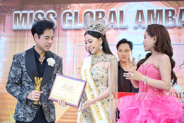 Vương miện Hoa hậu Đại sứ Toàn cầu có chủ
