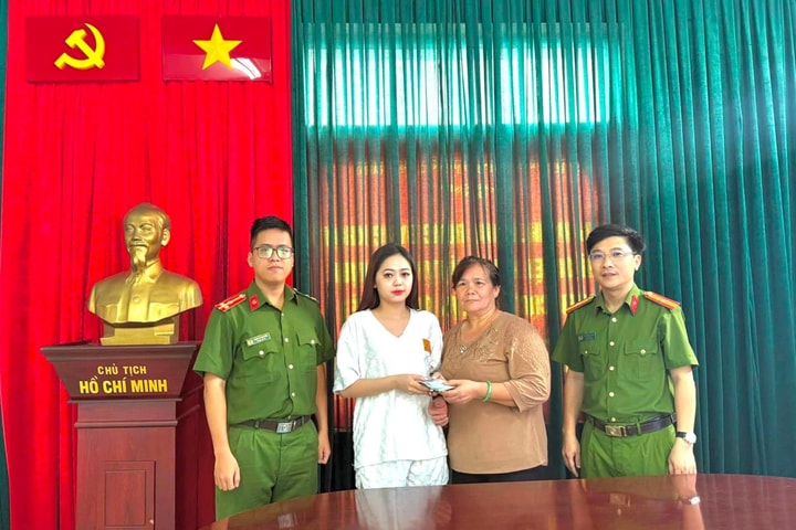 Cô gái trẻ trả lại 45 triệu đồng cho người đánh rơi