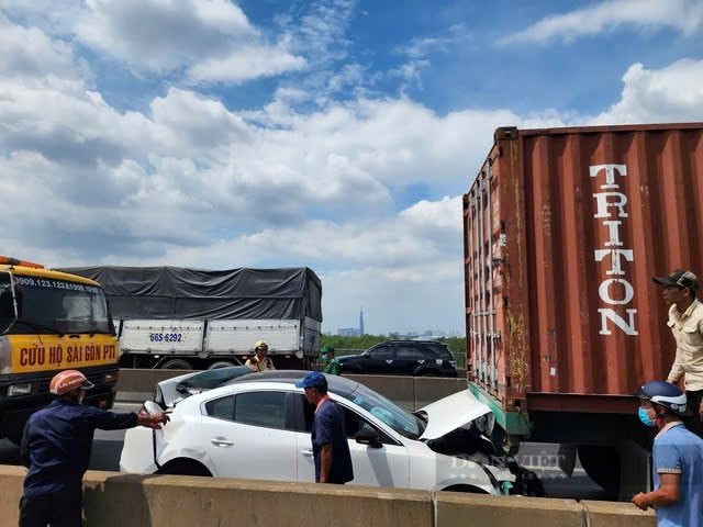 Lý giải tình trạng xe chết máy ở cầu Phú Mỹ