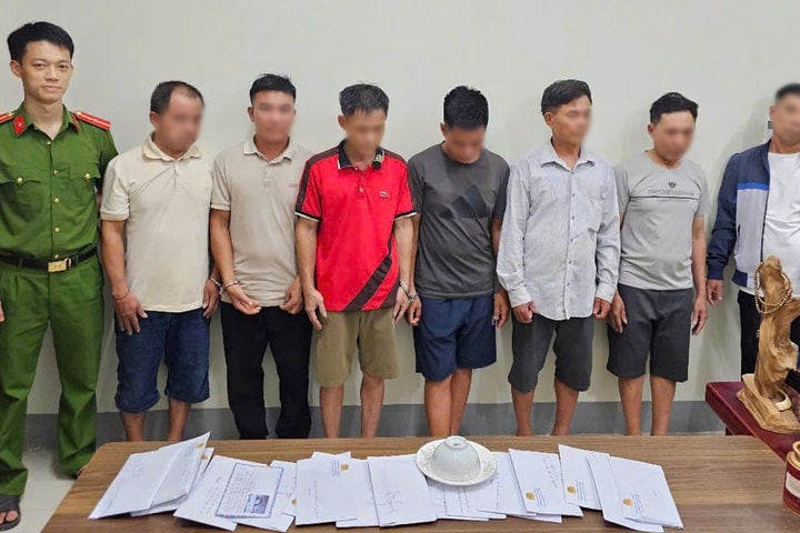 Phá sới bạc "ẩn mình" giữa sông Lam