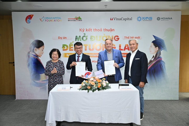 Hàng chục tỷ đồng tiếp sức cho nữ sinh dân tộc thiểu số