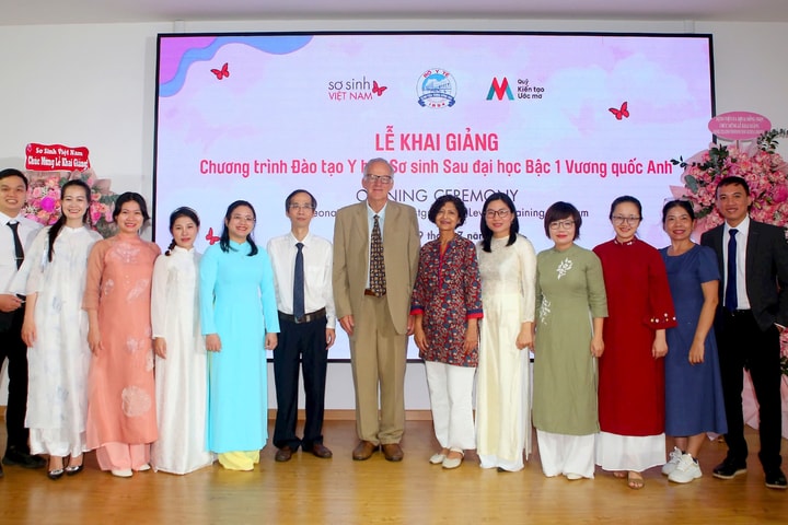 Chính thức đào tạo Y học Sơ sinh theo chuẩn Vương quốc Anh