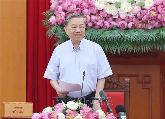 Tổng Bí thư: Tiếp tục chủ động rà soát, hoàn thiện dự thảo các văn kiện Đại hội XIV của Đảng