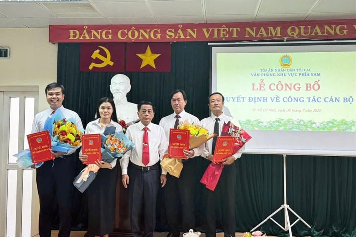 Văn phòng TANDTC khu vực phía Nam công bố và trao các quyết định công tác cán bộ