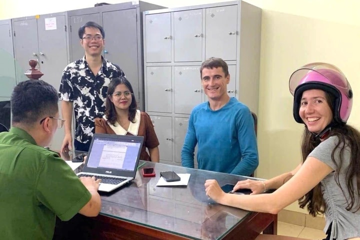 Ninh Bình: Trả lại tài sản cho du khách nước ngoài đánh rơi tại khu du lịch