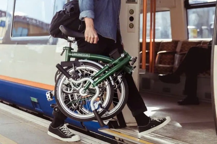 TP HCM cho phép hành khách mang xe đạp gấp lên Metro