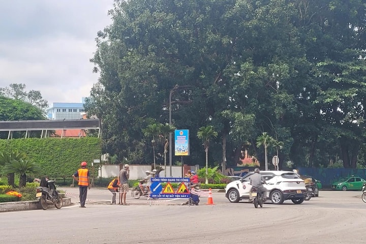 Tiến hành lắp ổ gà trên Quốc lộ 14